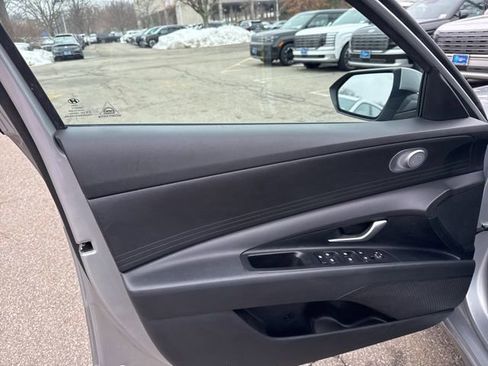 Used 2022 Hyundai Elantra SEL image 31