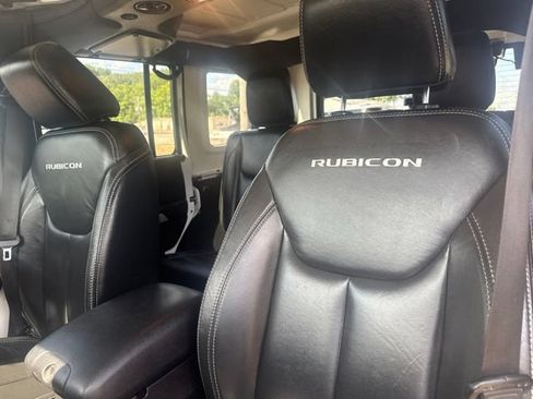 Used 2015 Jeep Wrangler Unlimited Rubicon w/ Connectivity Group AWD/4WD image 26