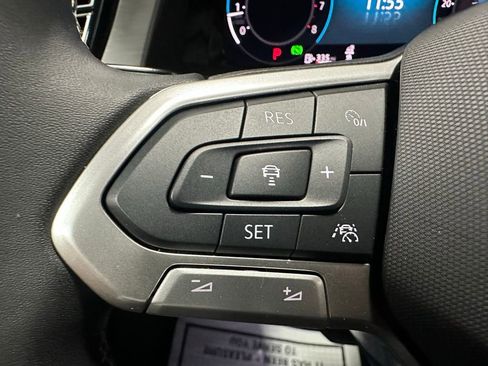 Used 2025 Volkswagen Atlas Cross Sport SE image 19