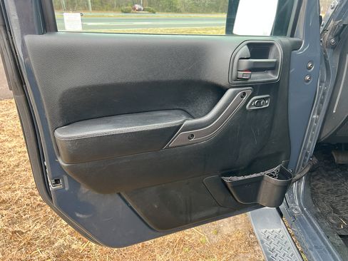 Used 2018 Jeep Wrangler Unlimited Sahara image 12