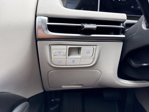 Used 2025 Hyundai Tucson Limited FWD image 18