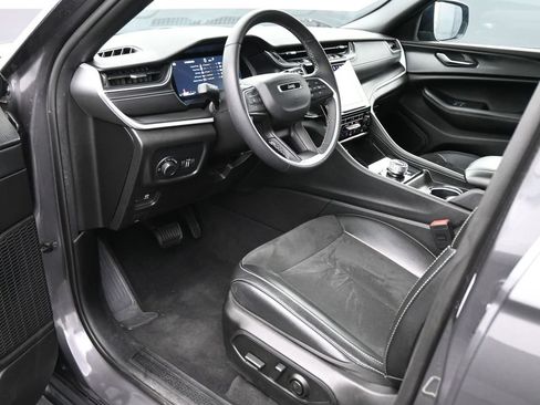 Used 2024 Jeep Grand Cherokee Altitude AWD/4WD image 2