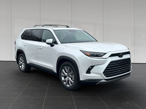 New 2026 Toyota Grand Highlander AWD image 7