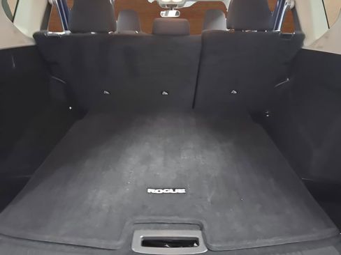 Used 2025 Nissan Rogue SV image 29