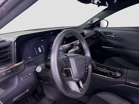 Certified 2025 Toyota Crown Signia AWD/4WD image 9