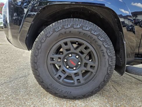 Used 2022 Toyota 4Runner SR5 Premium w/ Moonroof Package AWD/4WD image 29