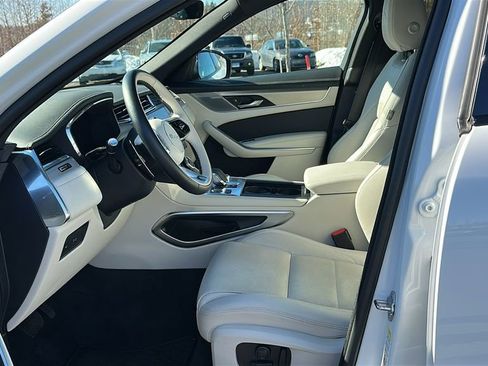 Certified 2025 Jaguar F-PACE R-Dynamic S image 9