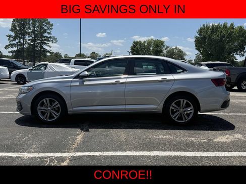 Used 2024 Volkswagen Jetta SE FWD image 8