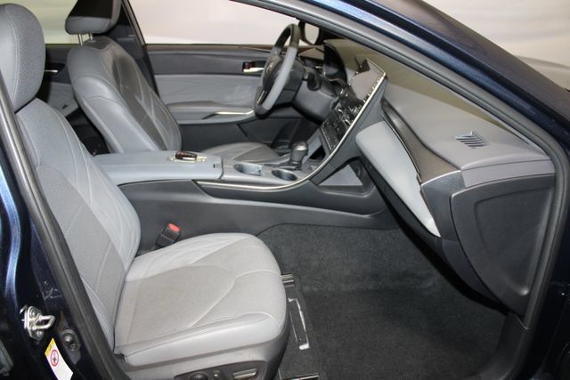 Used 2019 Toyota Avalon Limited w/ All Weather Liner Package FWD image 13