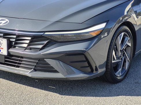 Used 2025 Hyundai Elantra SEL image 7