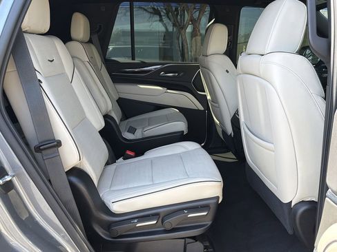 Certified 2021 Cadillac Escalade Sport image 15