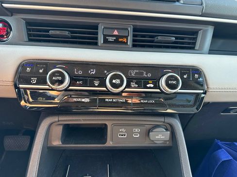 Used 2025 Honda Pilot Elite image 25