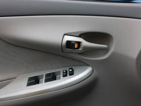Used 2010 Toyota Corolla LE FWD image 37