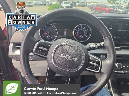 Used 2024 Kia Carnival LX FWD image 18