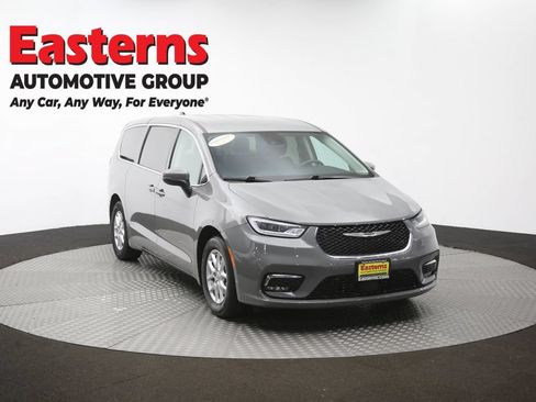 Used 2023 Chrysler Pacifica Touring-L FWD image 51