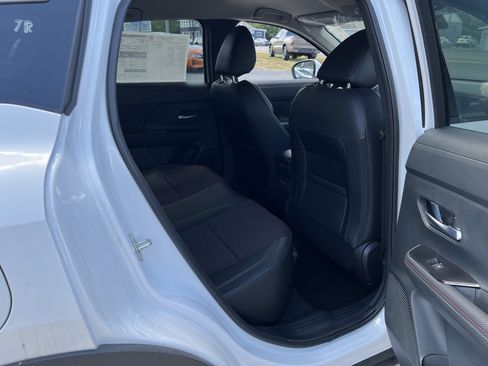 New 2025 Nissan Kicks SR image 12