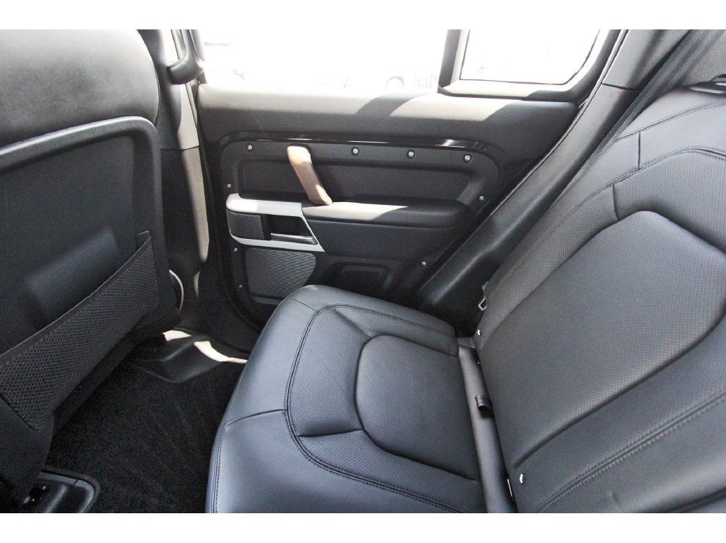 Used 2024 Land Rover Defender 110 SE AWD/4WD image 12
