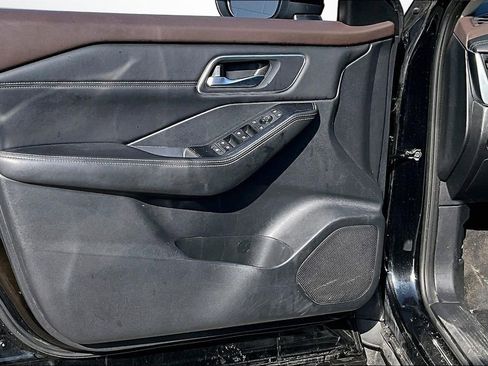 Used 2021 Nissan Rogue SV AWD/4WD image 19