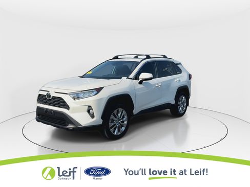 Used 2021 Toyota RAV4 XLE Premium image 4