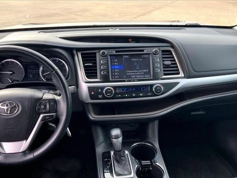 Used 2016 Toyota Highlander LE image 5