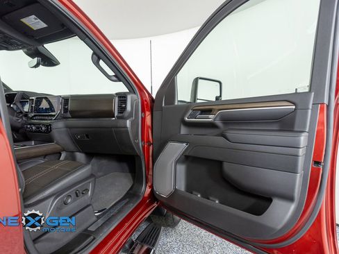 Used 2025 Chevrolet Silverado 2500 High Country w/ Technology Package AWD/4WD image 40