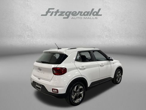 Used 2025 Hyundai Venue SEL FWD image 6