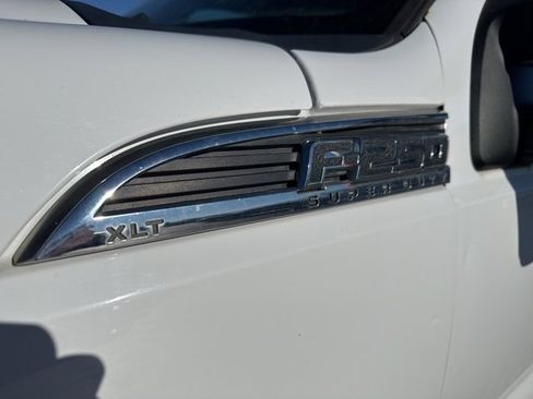 Used 2015 Ford F250 XLT w/ Camper Package image 4