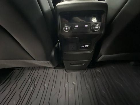 Certified 2023 GMC Acadia SLT AWD/4WD image 22