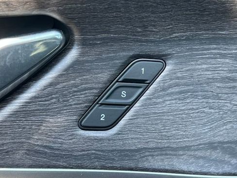 Used 2024 Jeep Grand Cherokee Limited w/ Luxury Tech Group II image 18