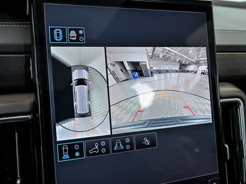 Used 2025 GMC Yukon Denali Ultimate w/ LPO, Floor Liner Package AWD/4WD image 26