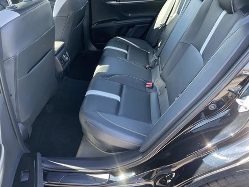 Used 2025 Toyota Camry SE image 12