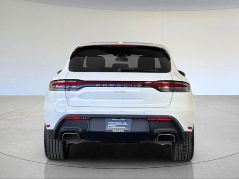 Certified 2025 Porsche Macan image 7
