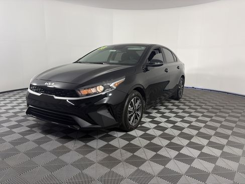 Certified 2023 Kia Forte LXS w/ LXS Technology Package image 3