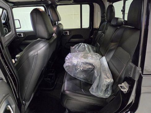 Certified 2020 Jeep Gladiator Overland image 11