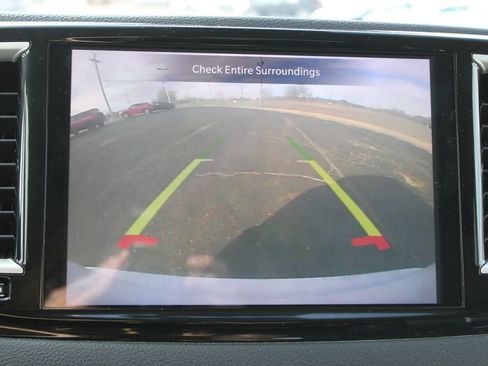 Used 2023 Chrysler Pacifica Touring-L image 40