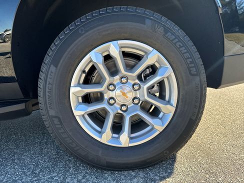 New 2026 Chevrolet Suburban LS image 32