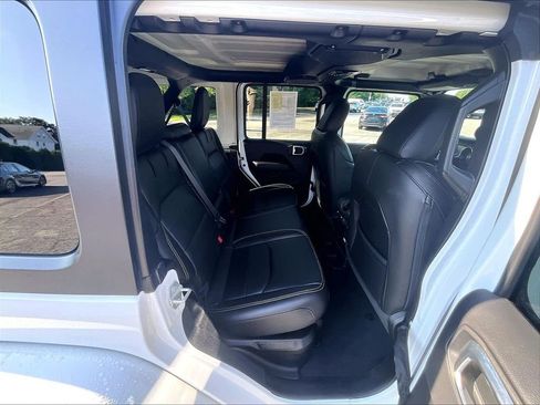 Used 2023 Jeep Wrangler Unlimited Sahara w/ Cold Weather Group AWD/4WD image 16