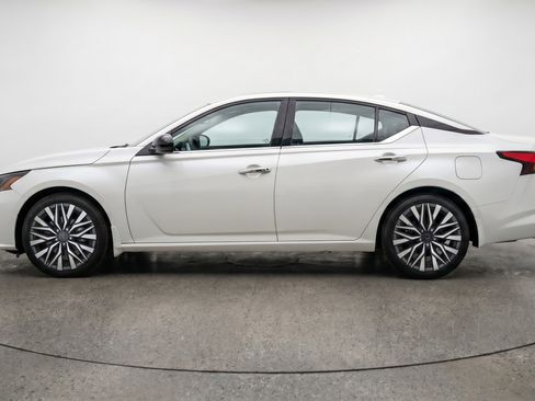 Used 2025 Nissan Altima 2.5 SV FWD image 5