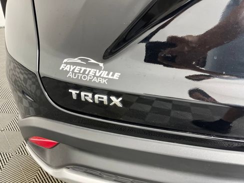 Certified 2025 Chevrolet Trax LT FWD image 4