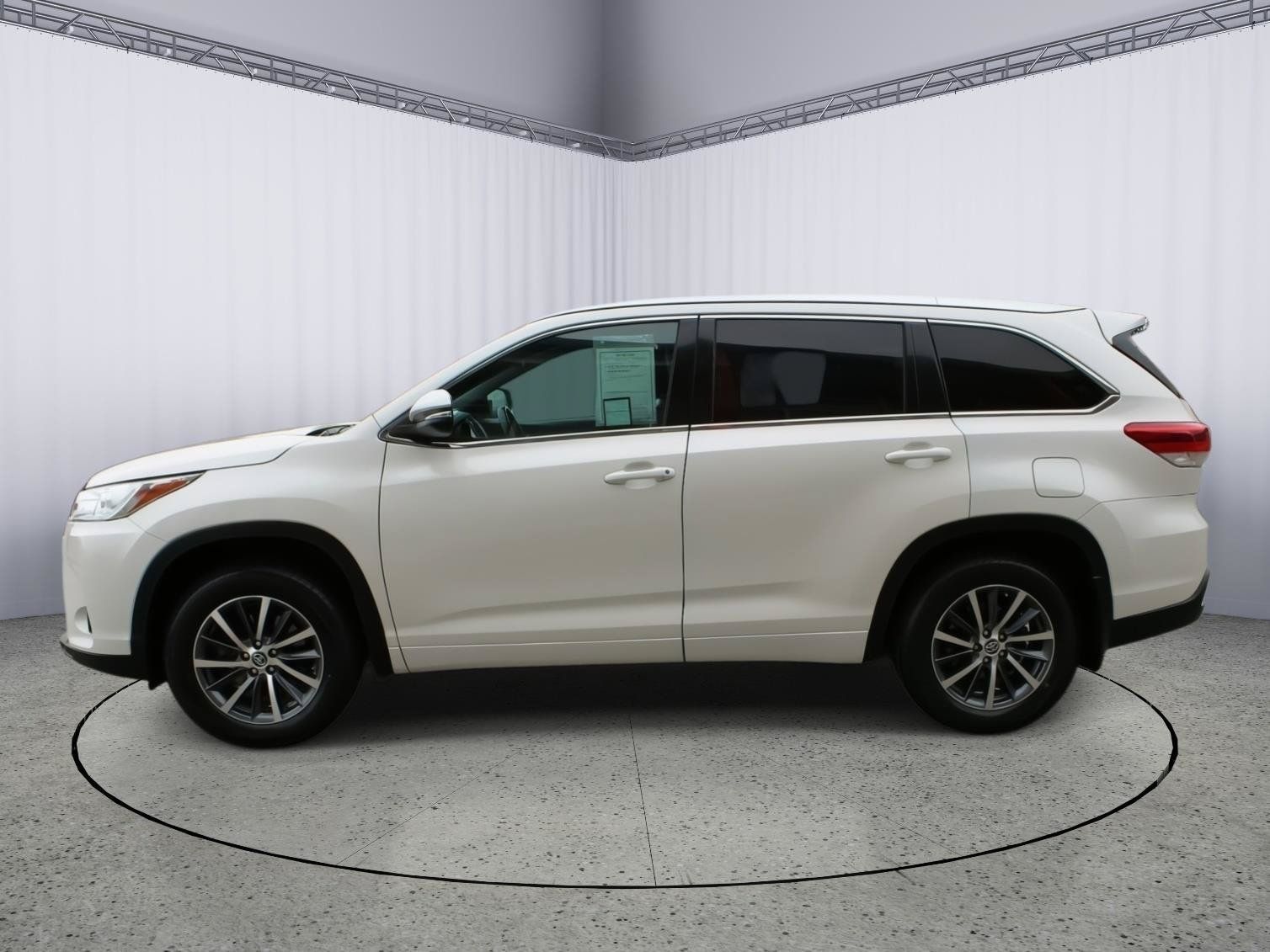 Used 2018 Toyota Highlander XLE AWD/4WD image 5