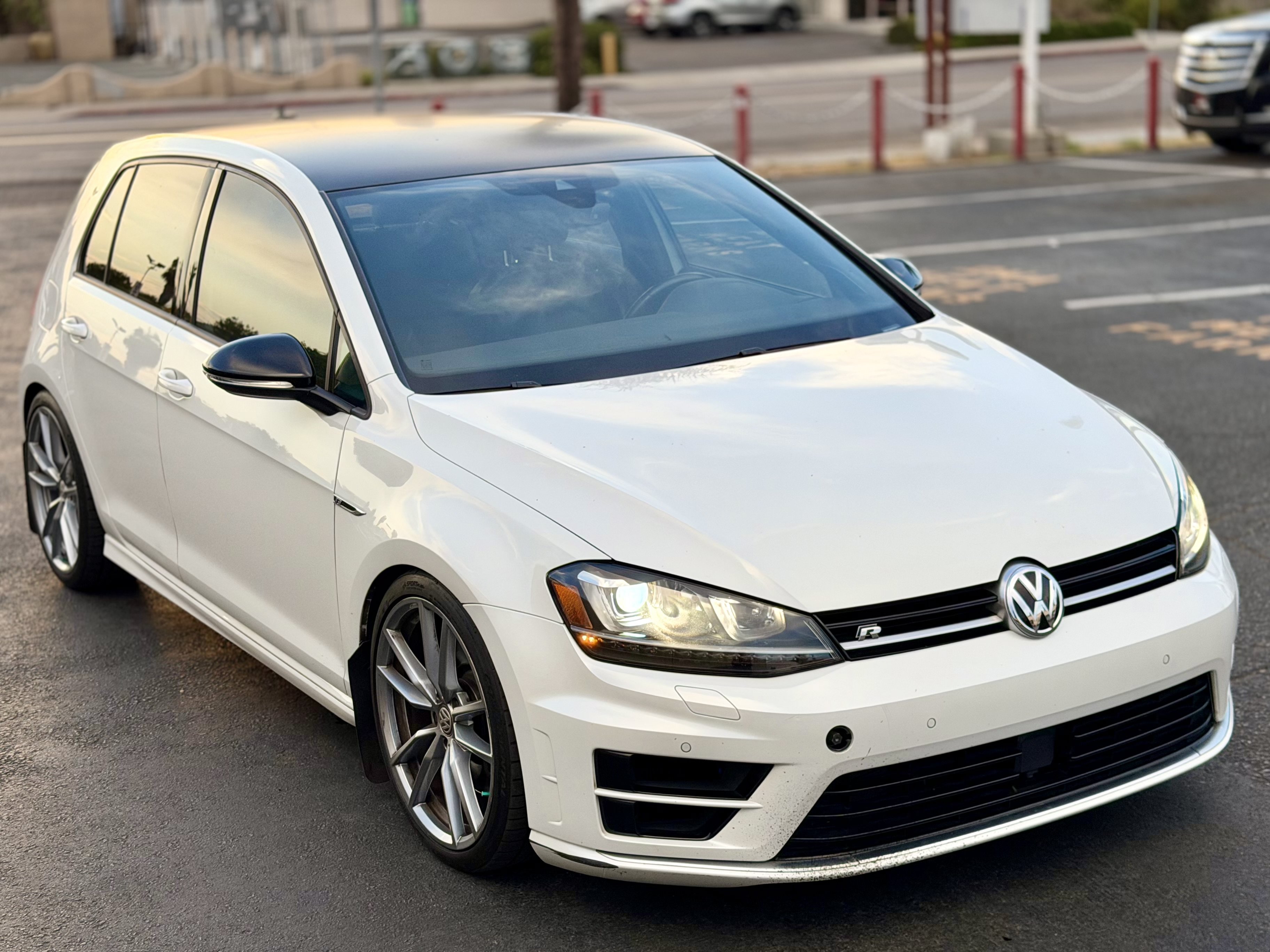 Used 2017 Volkswagen Golf R 4-Door AWD/4WD image 5