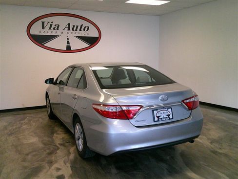 Used 2017 Toyota Camry LE image 11
