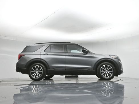 Used 2025 Ford Explorer ST-Line RWD image 53