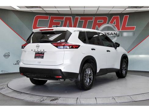 Certified 2025 Nissan Rogue S image 5