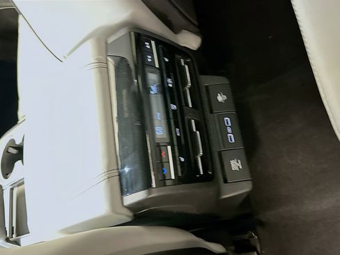 Used 2023 Acura MDX SH-AWD w/ Advance Package image 27