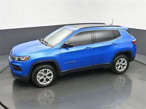 New 2025 Jeep Compass Latitude w/ Sun & Sound Group image 39