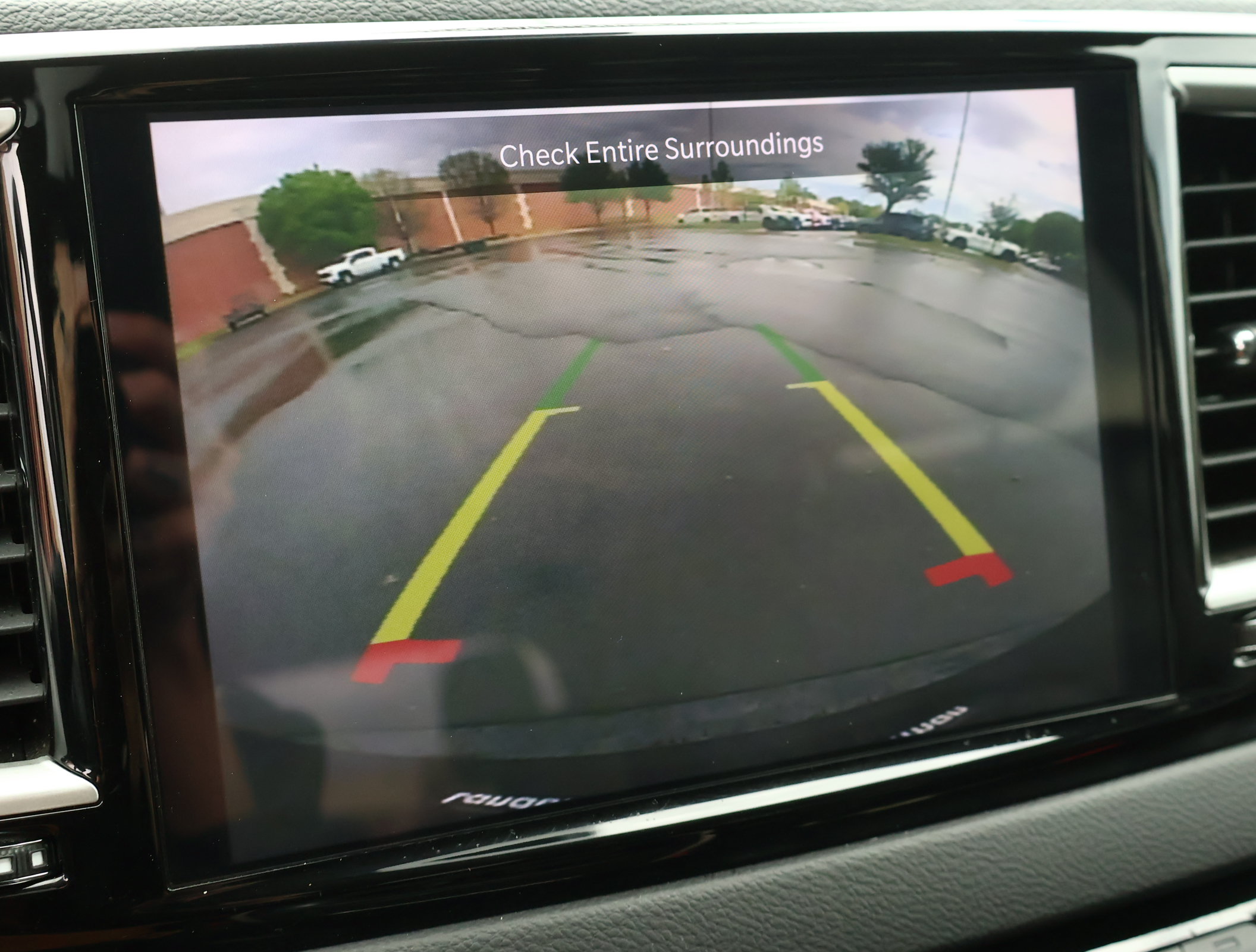 Used 2024 Chrysler Pacifica Touring-L FWD image 5