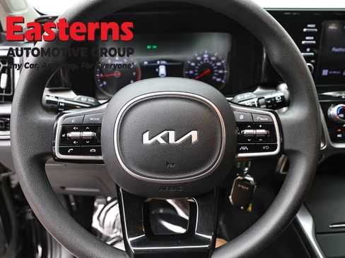 Used 2022 Kia Sorento LX FWD image 10