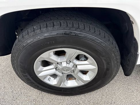 Used 2020 Toyota 4Runner SR5 AWD/4WD image 11
