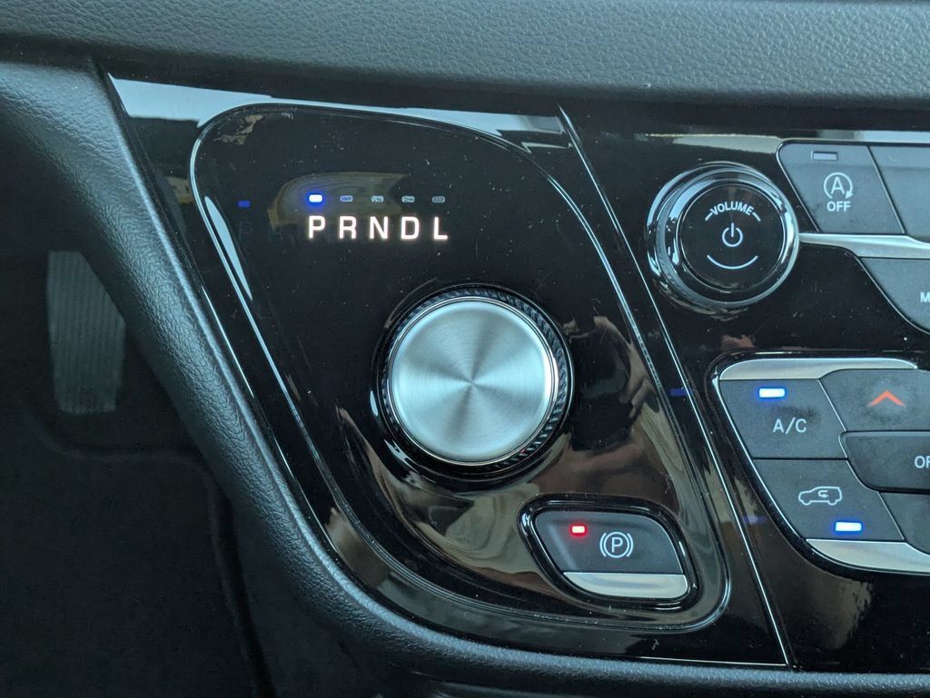 Used 2025 Chrysler Pacifica Select FWD image 20